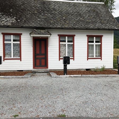 Innvik Fjordhotell Exterior photo