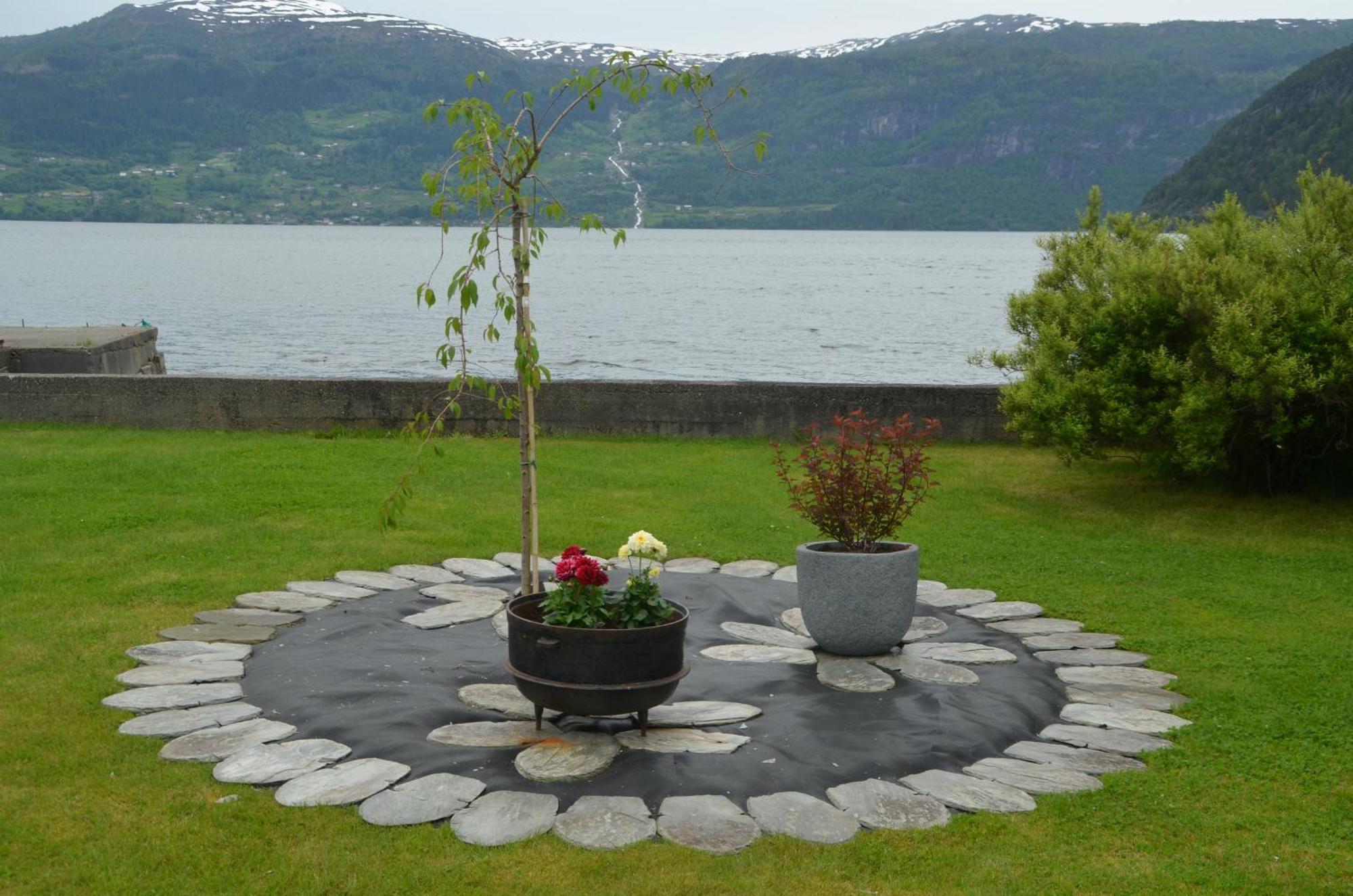 Innvik Fjordhotell Exterior photo