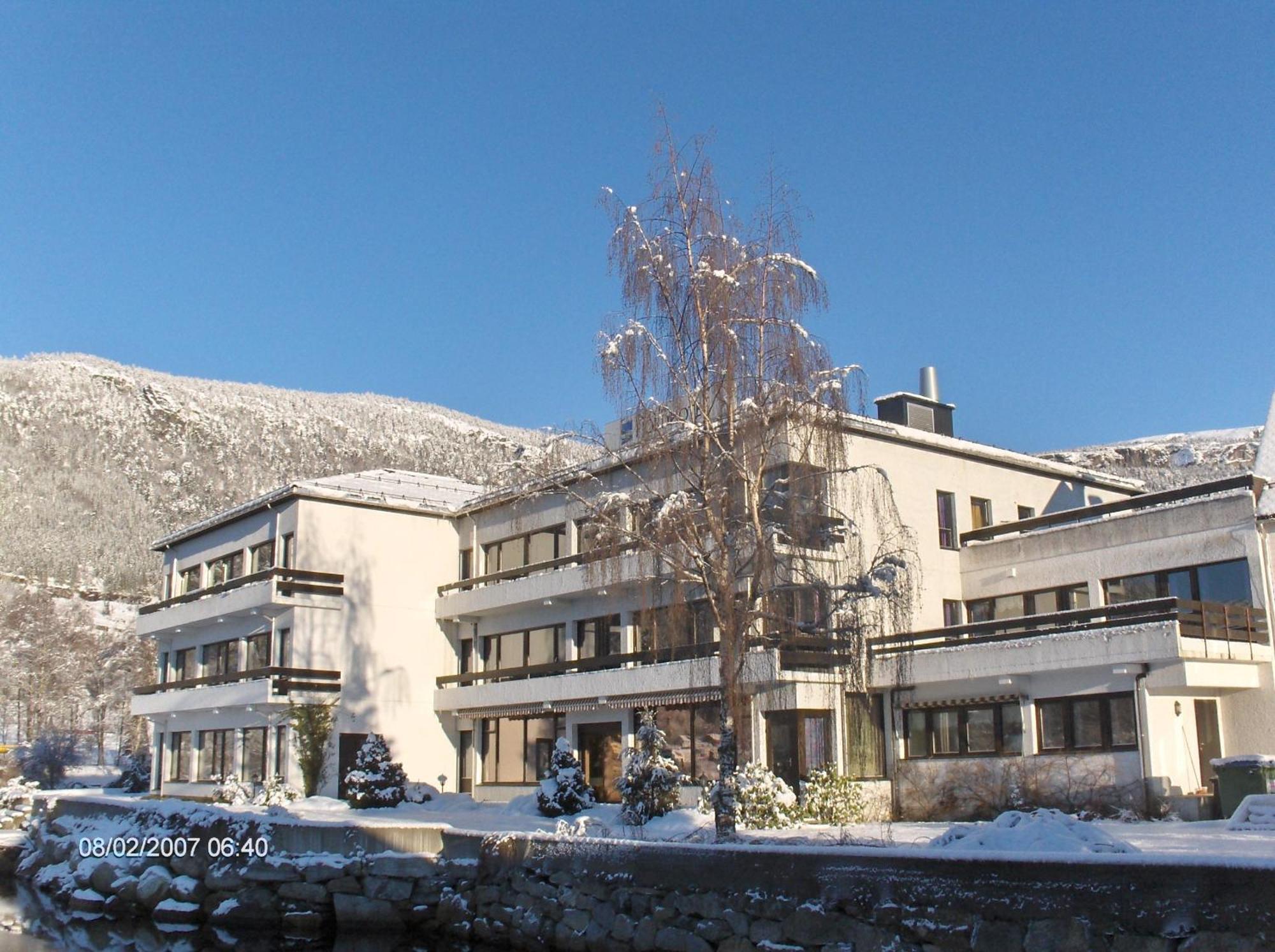 Innvik Fjordhotell Exterior photo
